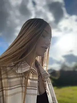 MilaMoone's Webcam Show