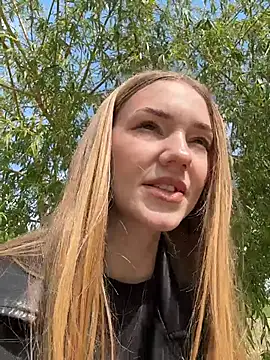 MilaMoone Show in webcam