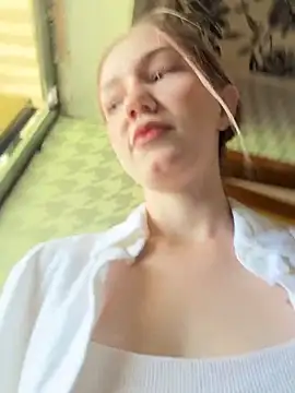 MilaMoone Chat XXX in diretta