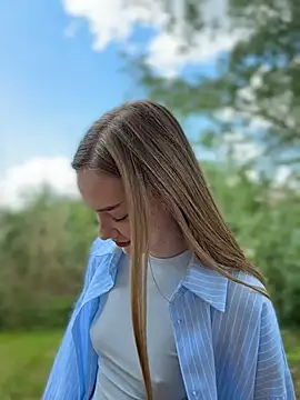 MilaMoone webcam show