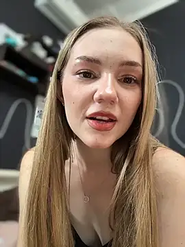 Chat +18 de MilaMoone ao vivo