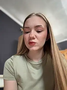 MilaMoone élő chatszobája