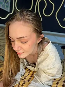 MilaMoone's Live XXX Chat