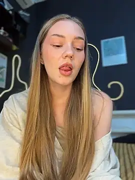 MilaMoone Adlı Modelin Canlı XXX Sohbeti