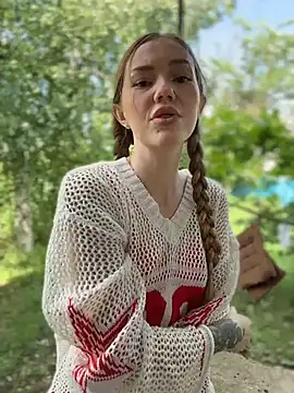 MilaMoone élő XXX-chatje