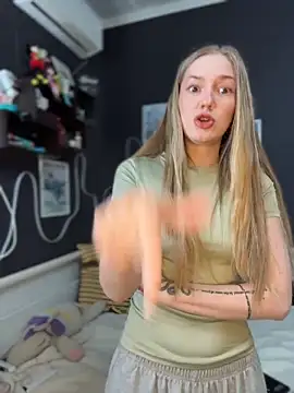 Show modela MilaMoone na web-kameri