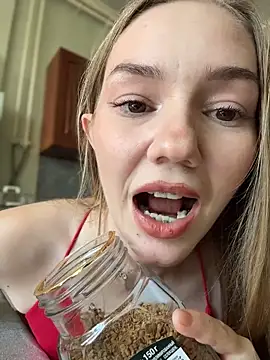 MilaMoone Adlı Modelin Canlı XXX Sohbeti