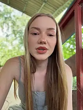 MilaMoone XXX чат на живо