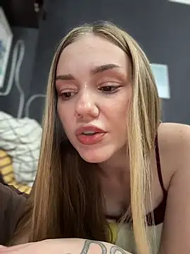 Chat +18 de MilaMoone ao vivo
