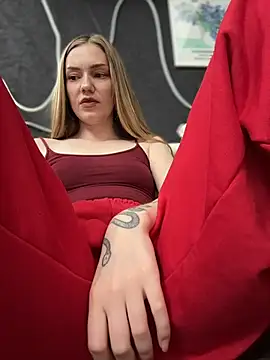 Chat +18 de MilaMoone ao vivo
