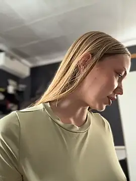 XXX chat uživo modela MilaMoone