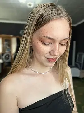 MilaMoone Live XXX-Chat