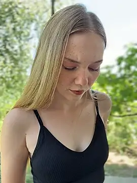 MilaMoone's Live XXX Chat