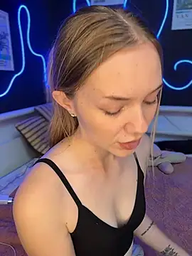 MilaMoone Adlı Modelin Canlı XXX Sohbeti