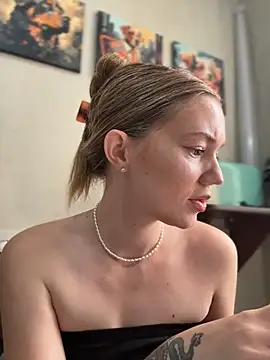 צ'אט XXX בשידור חי של MilaMoone