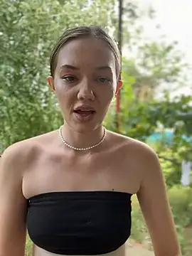 MilaMoone's Webcam Show