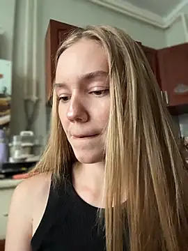 MilaMoonen Live XXX chat