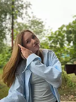 MilaMoone XXX чат на живо