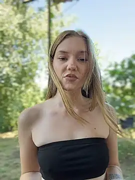 MilaMoone webcam show