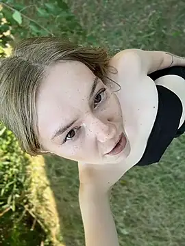 MilaMoone XXX чат на живо