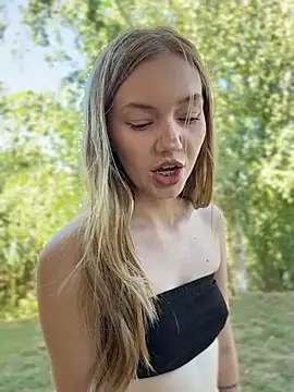 צ'אט XXX בשידור חי של MilaMoone