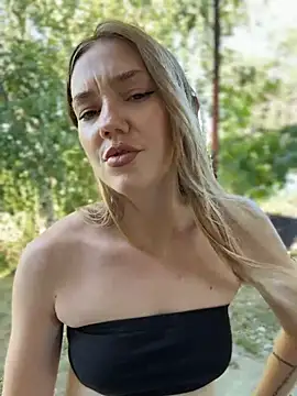 MilaMoone's Webcam Show