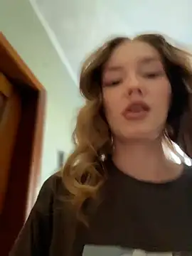 MilaMoone Adlı Modelin Canlı XXX Sohbeti