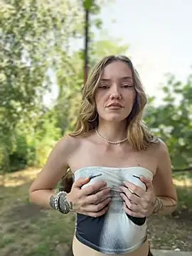 MilaMoone Adlı Modelin Canlı XXX Sohbeti
