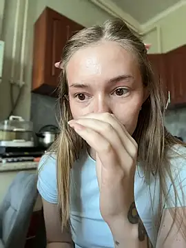 MilaMoone Adlı Modelin Canlı XXX Sohbeti
