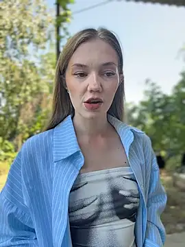 צ'אט XXX בשידור חי של MilaMoone