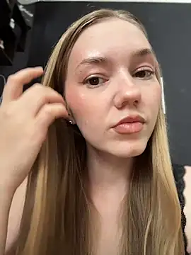 MilaMoone Adlı Modelin Canlı XXX Sohbeti