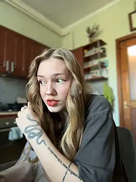 MilaMoone XXX чат на живо