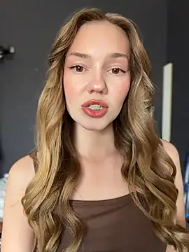 MilaMoone Adlı Modelin Canlı XXX Sohbeti