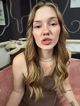 MilaMoone Adlı Modelin Canlı XXX Sohbeti