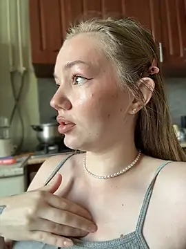 MilaMoone XXX чат на живо