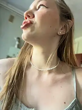 MilaMoone Live XXX Chat