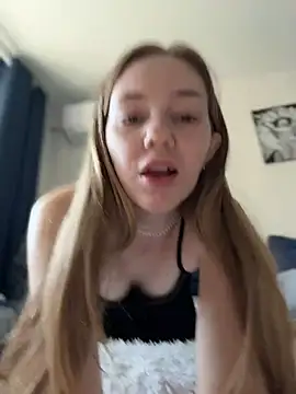 MilaMoone Adlı Modelin Canlı XXX Sohbeti