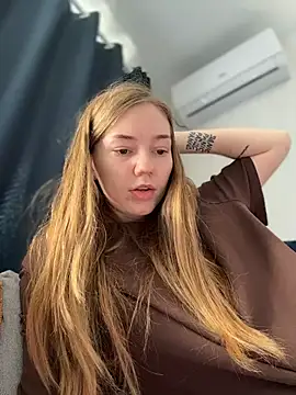 Chat +18 de MilaMoone ao vivo