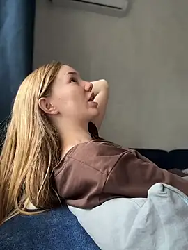 צ'אט XXX בשידור חי של MilaMoone