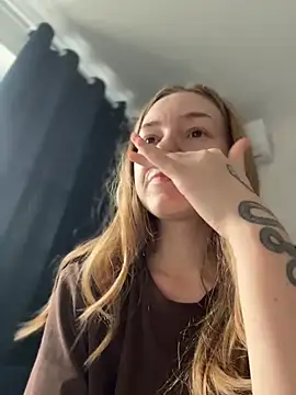 MilaMoone Adlı Modelin Canlı XXX Sohbeti