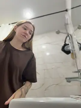 MilaMoone élő XXX-chatje