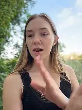 XXX chat uživo modela MilaMoone