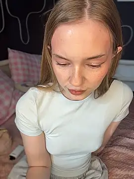 MilaMoonen Live XXX chat