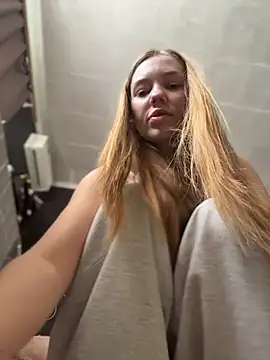 MilaMoone live XXX chat