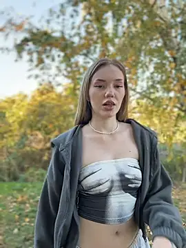แชท XXX สดของ MilaMoone