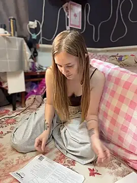 Chat +18 de MilaMoone ao vivo