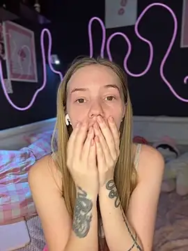 MilaMoonen Live XXX chat