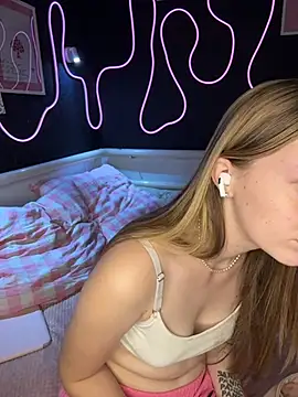 Chat XXX en directo de MilaMoone
