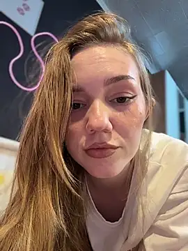MilaMoone XXX чат на живо