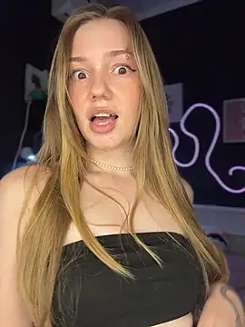 Chat +18 de MilaMoone ao vivo
